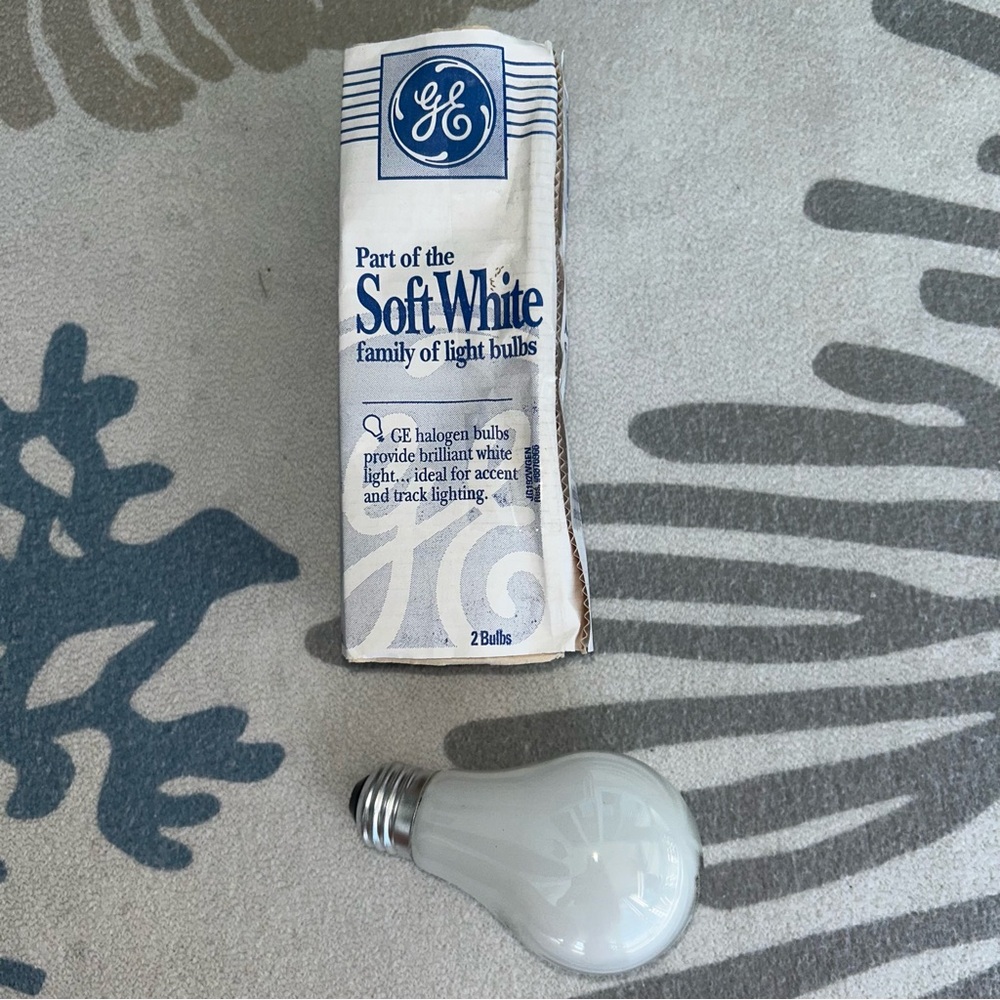 100W light bulbs New GE Phillips 100 Watt qty 2